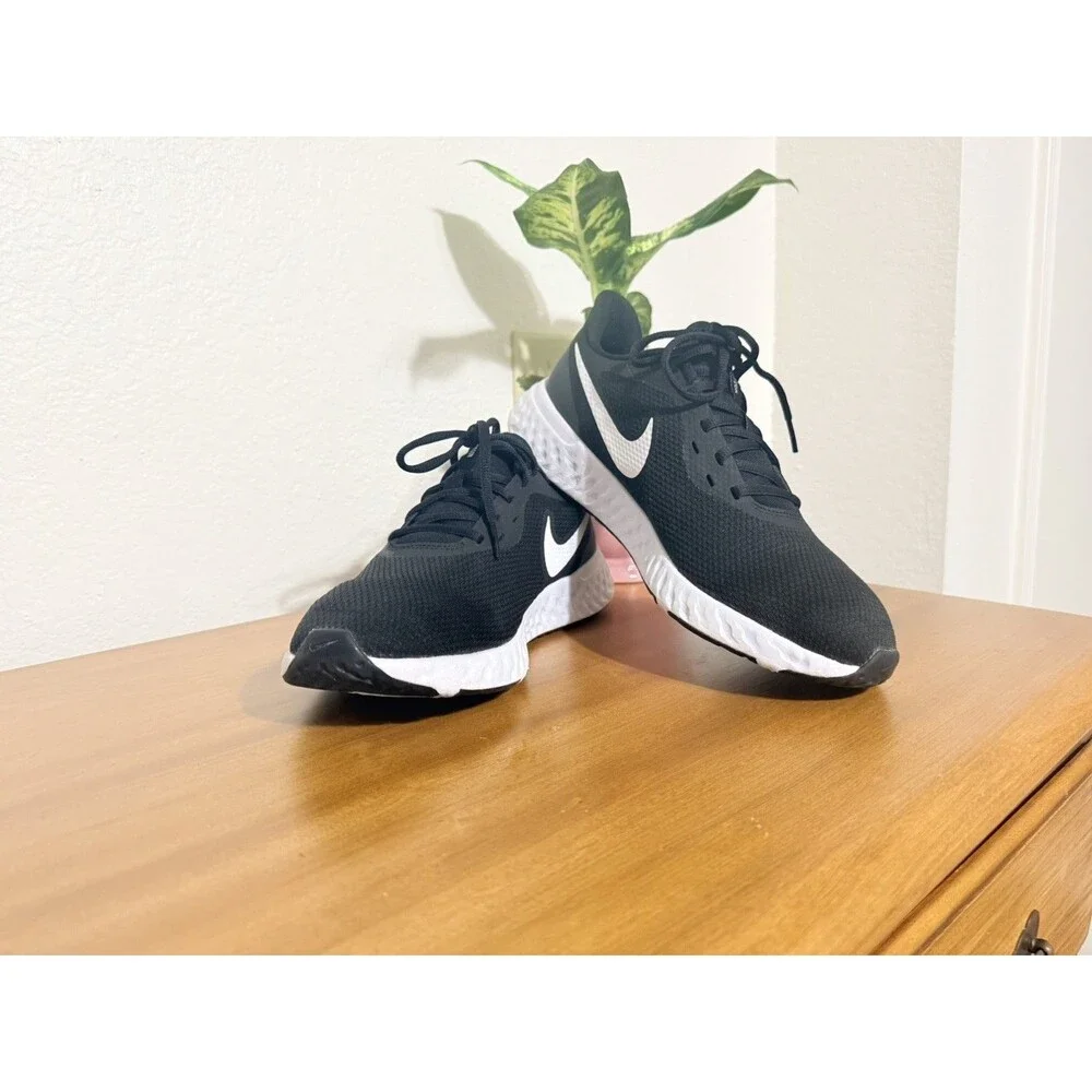 Nike Revolution 5 Black/White Running Shoes Men's Size 11 BQ3204-002